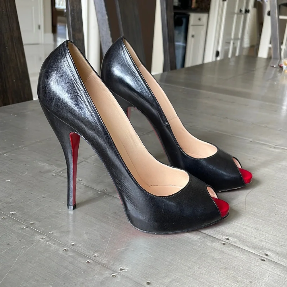 Christian louboutin Preowned black leather peep toe classic pump sz 38.5 120mm
